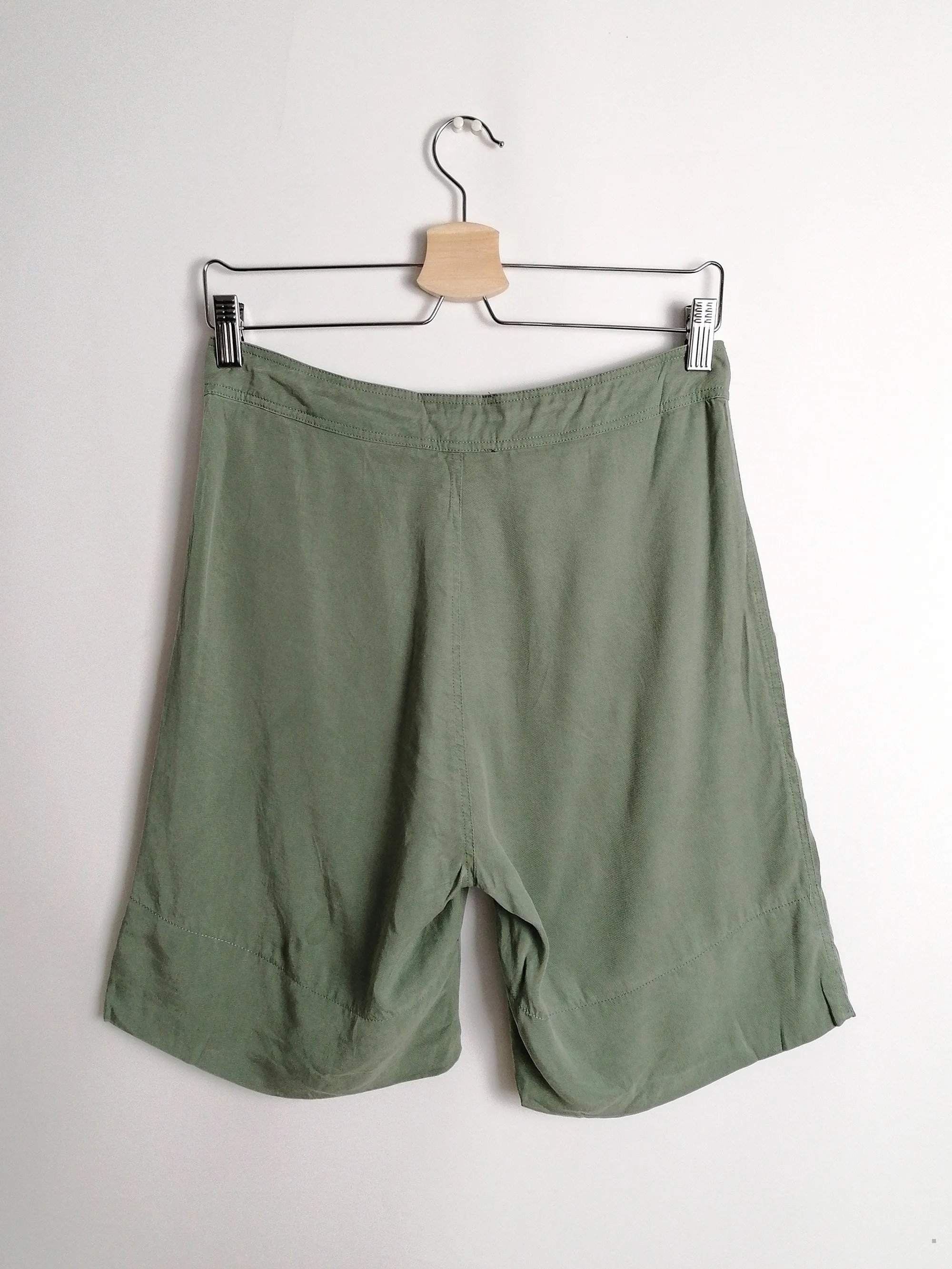 GESTUZ 90's Low-rise Olive Shorts ~ size S