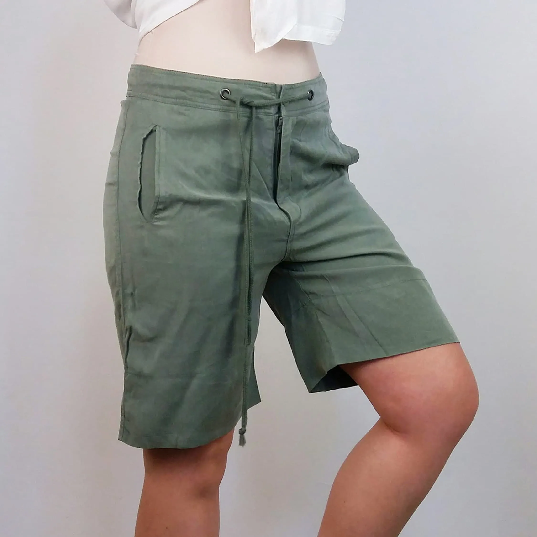 GESTUZ 90's Low-rise Olive Shorts ~ size S