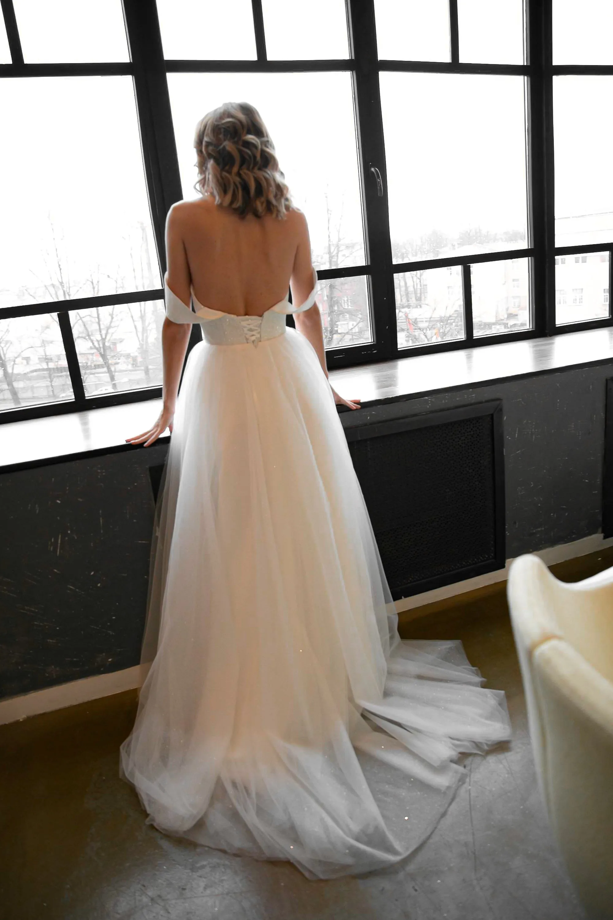 Minimalist Tulle Wedding Dress Klouzi with wide straps