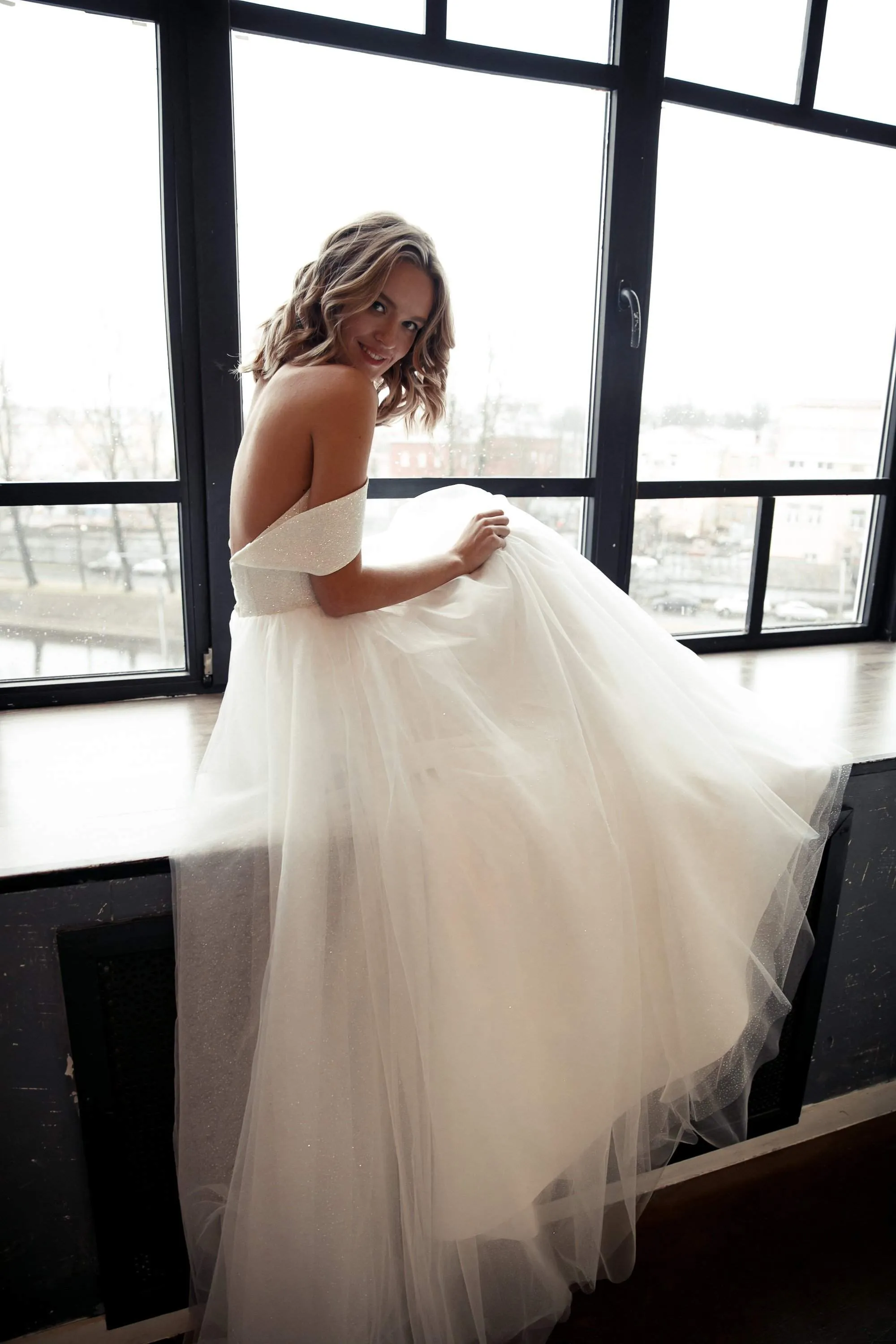 Minimalist Tulle Wedding Dress Klouzi with wide straps