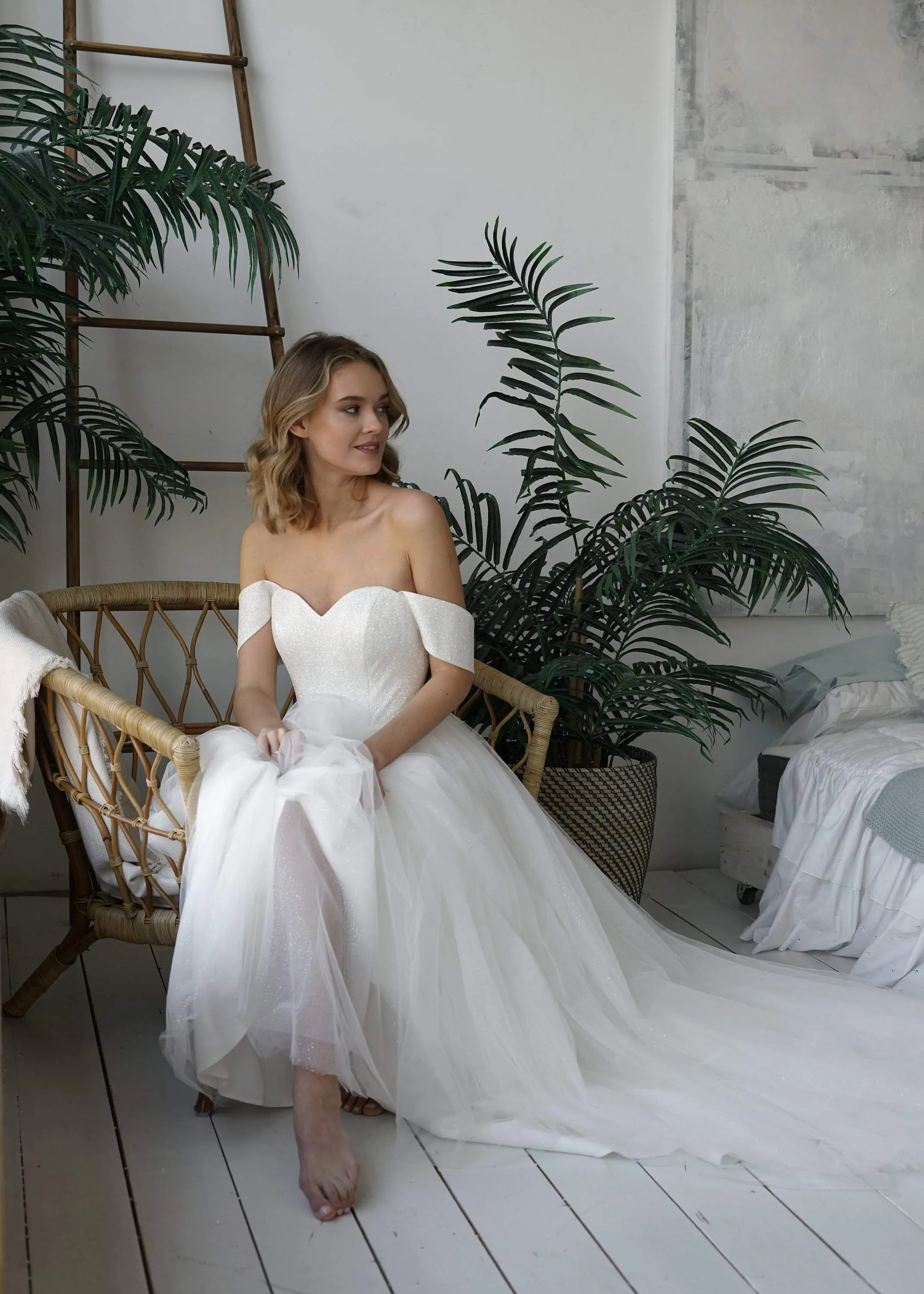 Minimalist Tulle Wedding Dress Klouzi with wide straps