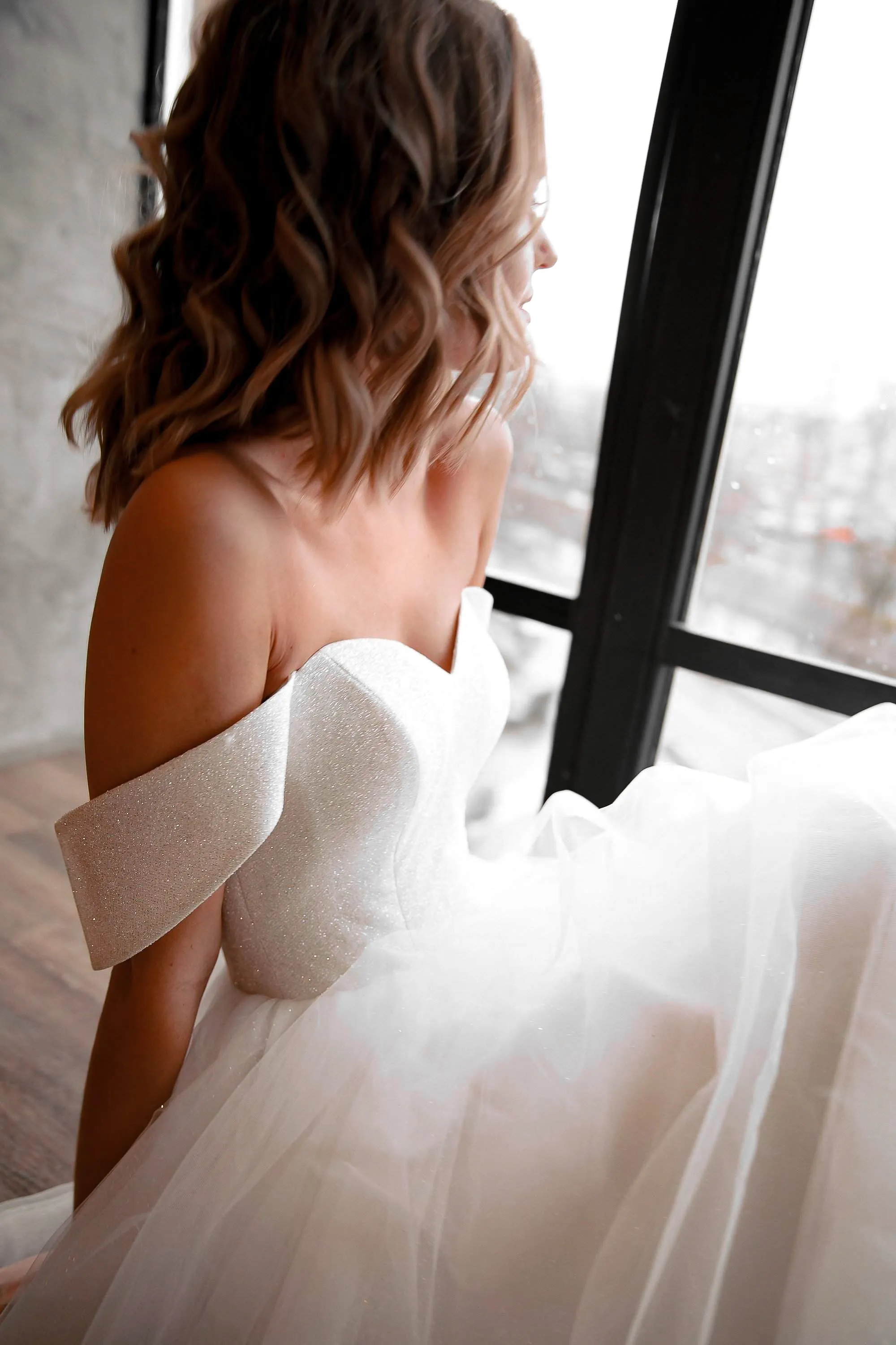 Minimalist Tulle Wedding Dress Klouzi with wide straps