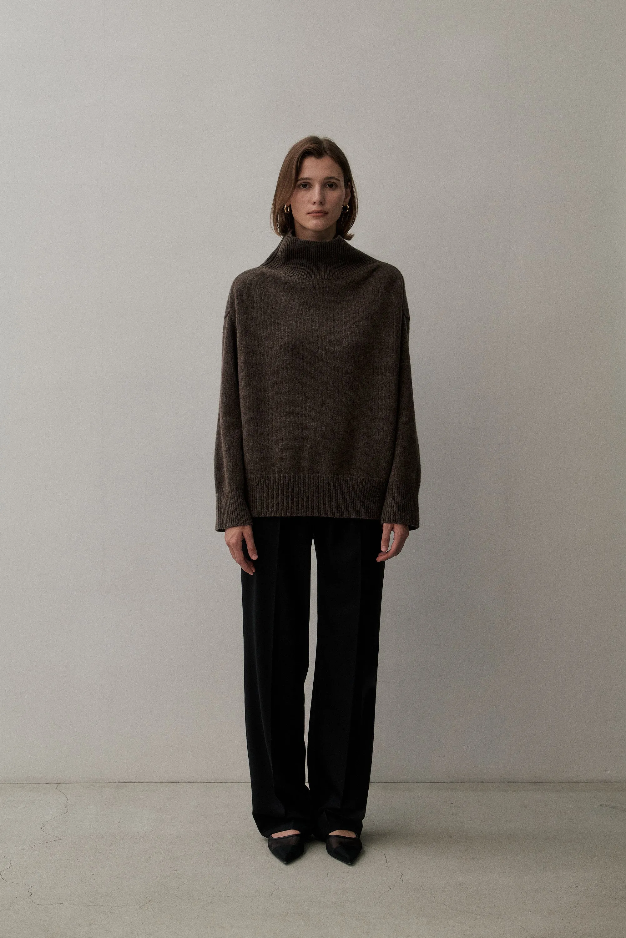 THE CLASSIC TURTLENECK - CHESTNUT BROWN